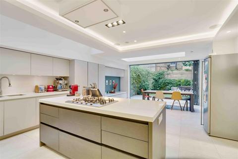 Gowan Avenue, SW6