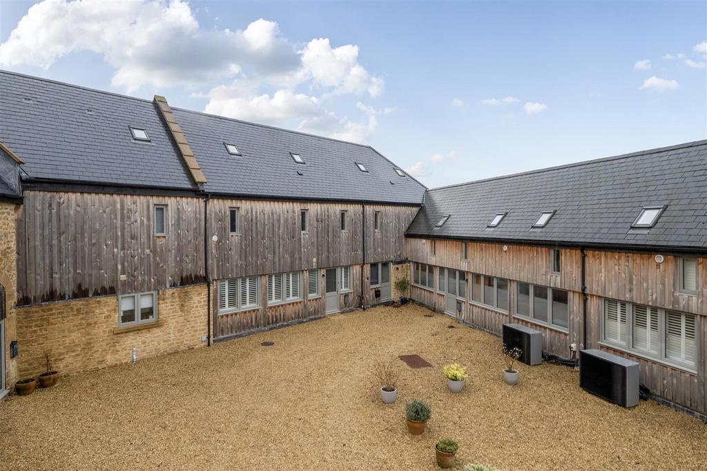 Front of 6 Yeabridge Court