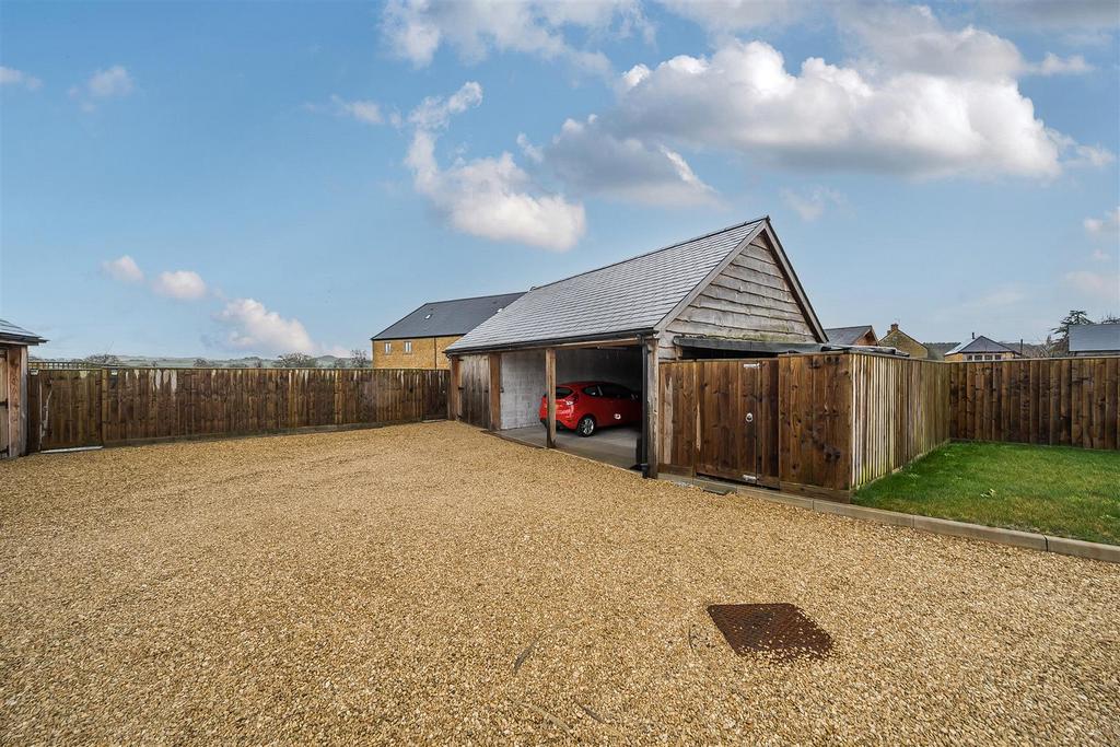 Workshop & Carport
