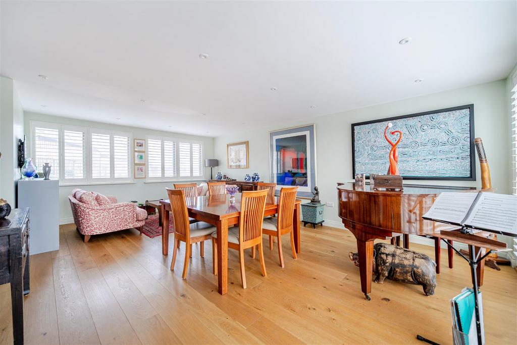 Open Plan Sitting/Dining Area