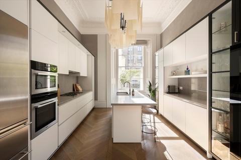 4 bedroom flat for sale, Courtfield Gardens, London SW5