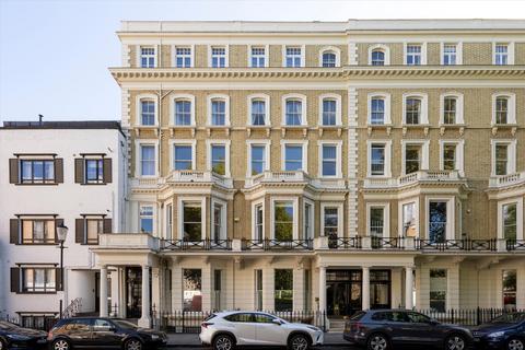 4 bedroom flat for sale, Courtfield Gardens, London SW5