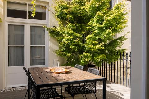 4 bedroom flat for sale, Courtfield Gardens, London SW5