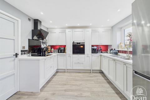 2 bedroom end of terrace house for sale, Woodland Road, Parkend, Lydney