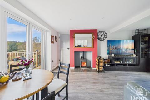 2 bedroom end of terrace house for sale, Woodland Road, Parkend, Lydney
