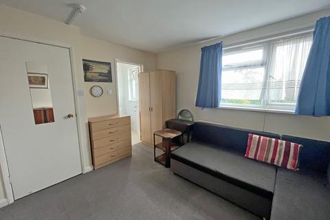 undefined, Wood Lane, Isleworth, TW7