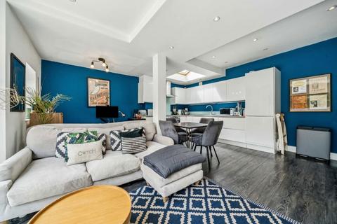 2 bedroom maisonette for sale, Midmoor Road, London SW12