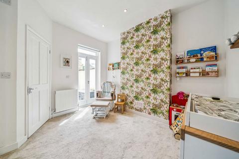 2 bedroom maisonette for sale, Midmoor Road, London SW12