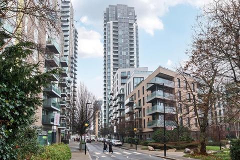 3 bedroom flat for sale, Devan Grove, London N4