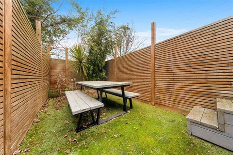 2 bedroom flat for sale, Eastcombe Avenue, London SE7