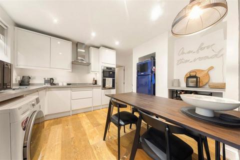 2 bedroom flat for sale, Eastcombe Avenue, London SE7