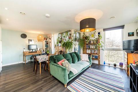 2 bedroom flat for sale, Batavia Road, London SE14
