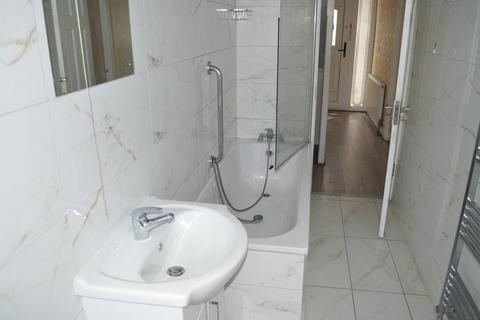 3 bedroom terraced house for sale, Sunningdale Avenue, Rainham, RM13