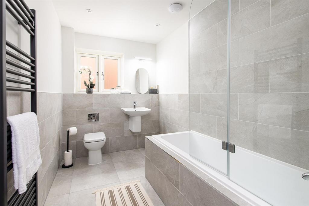 Bathroom 1.jpg
