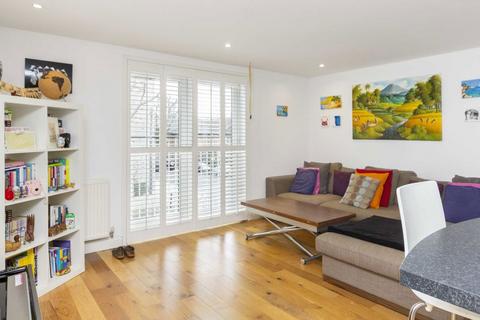 2 bedroom flat to rent, Manchester Road, London E14