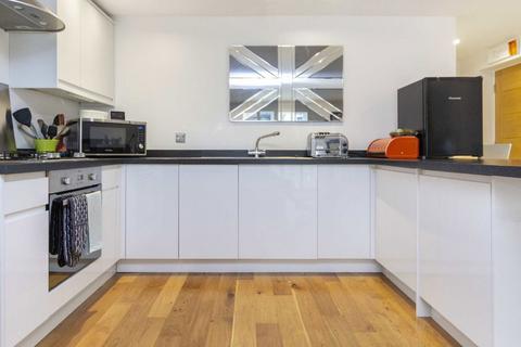 2 bedroom flat to rent, Manchester Road, London E14