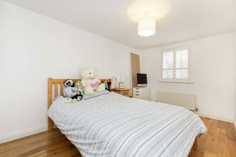 2 bedroom flat to rent, Manchester Road, London E14