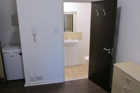 1 bedroom in a house share to rent, Queens Road, London SE14