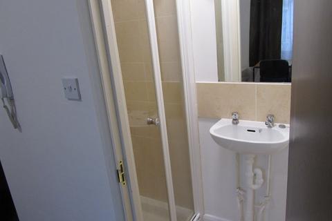 1 bedroom in a house share to rent, Queens Road, London SE14