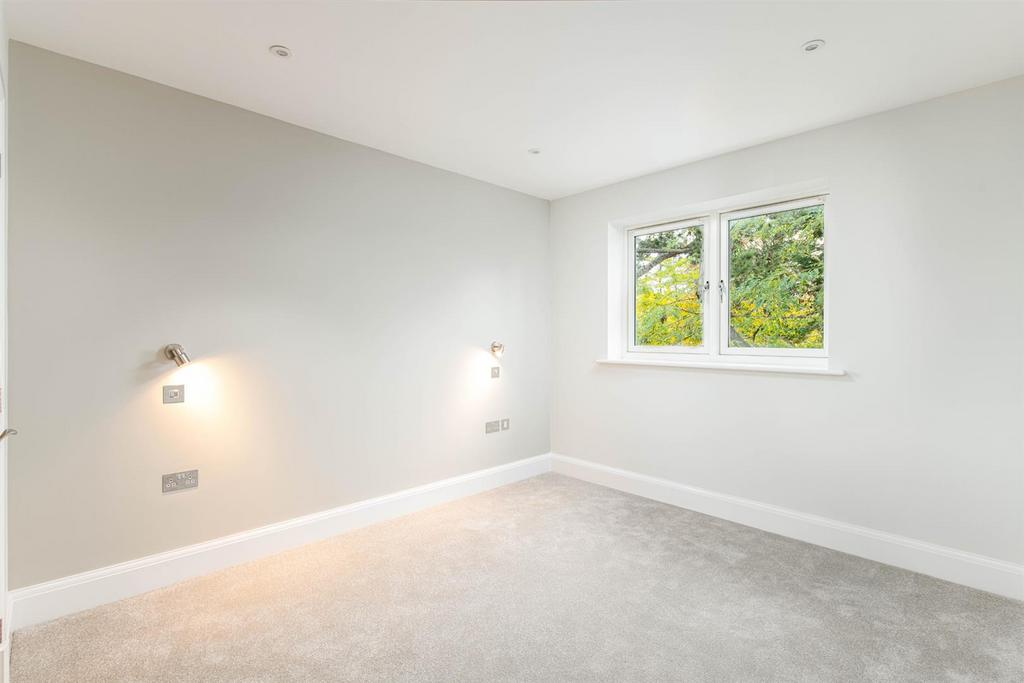 Bedroom1 4.jpg