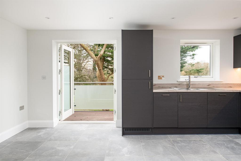 Kitchen 2.jpg