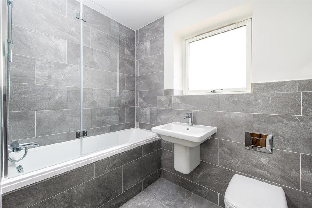 PLOT 7 - 12. Bathroom.jpg
