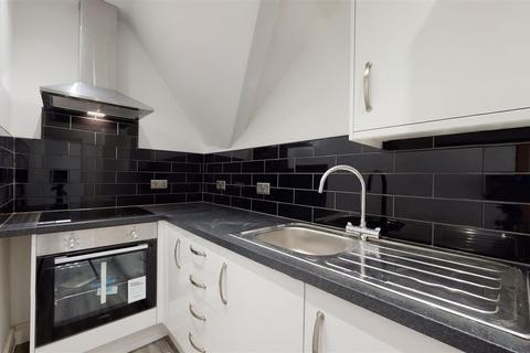 2 bedroom house to rent, Maison Dieu Road, Dover, Kent, CT16