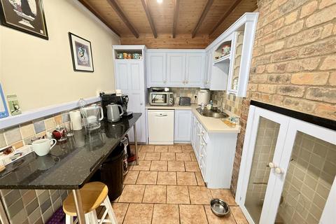 3 bedroom property with land for sale, Maestir Road, Lampeter