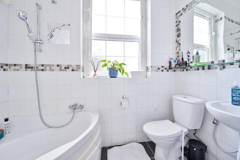 2 bedroom flat for sale, Tower Bridge Road, London Bridge, London, SE1