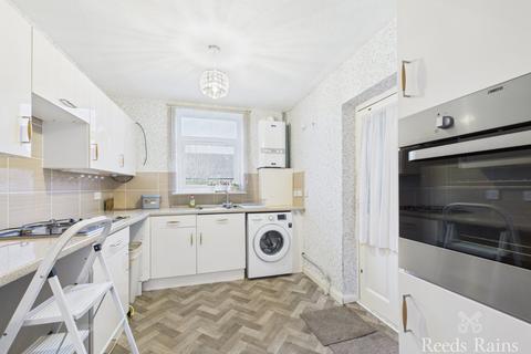 2 bedroom semi-detached house for sale, Wivern Road, East Yorkshire HU9