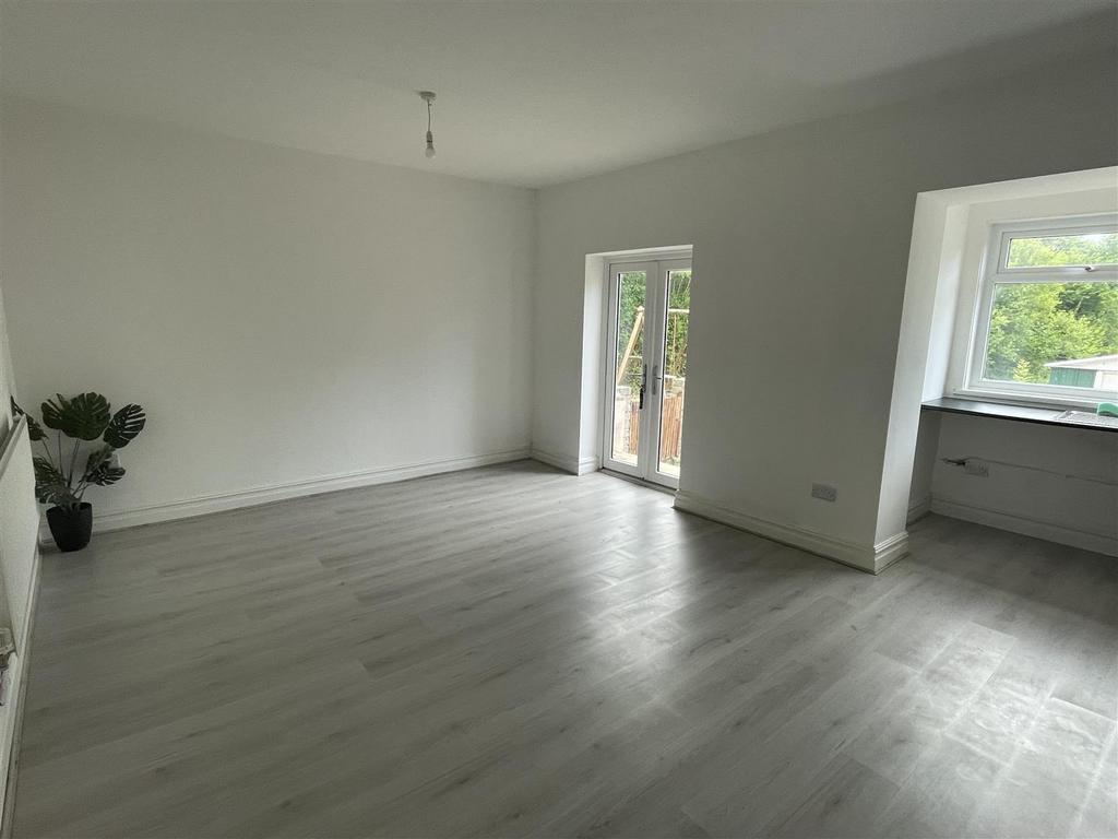 Open Plan Kitchen/Dining/Sitting Areas