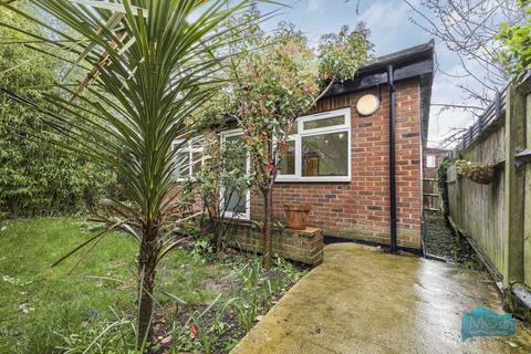 2 bedroom bungalow to rent, Durnsford Road, Bounds Green, London, N11