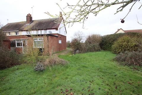 3 bedroom semi-detached house for sale, Harwich Road, Little Clacton, CO16