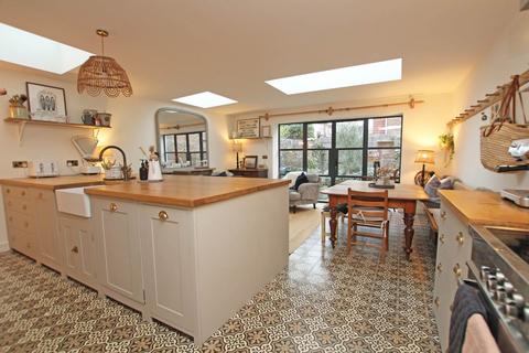 5 bedroom terraced house for sale, Grange Road, Eastbourne, BN21 4ST