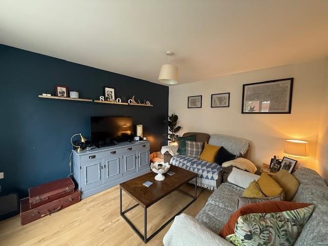 Lounge 1.jpg