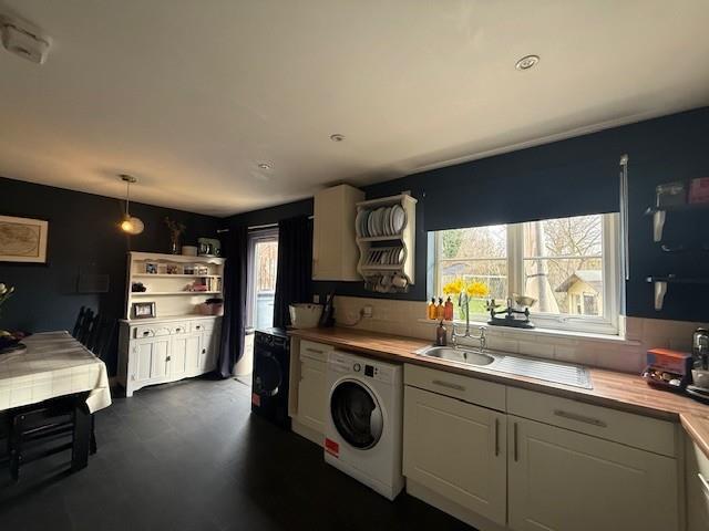 Kitchen 2.jpg
