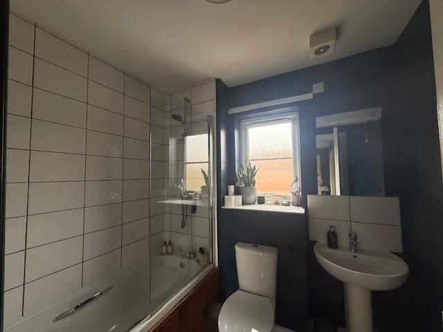 Bathroom 2.jpg