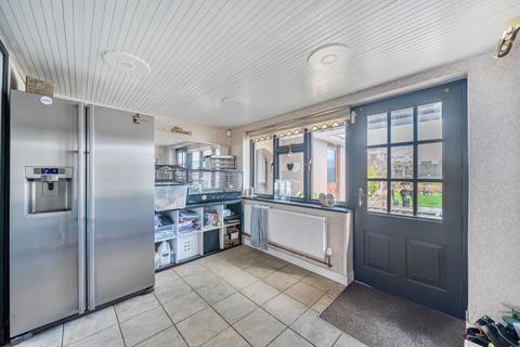 3 bedroom detached house to rent, Crockhamwell Road,  Woodley,  RG5