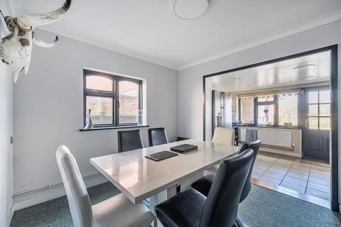 3 bedroom detached house to rent, Crockhamwell Road,  Woodley,  RG5