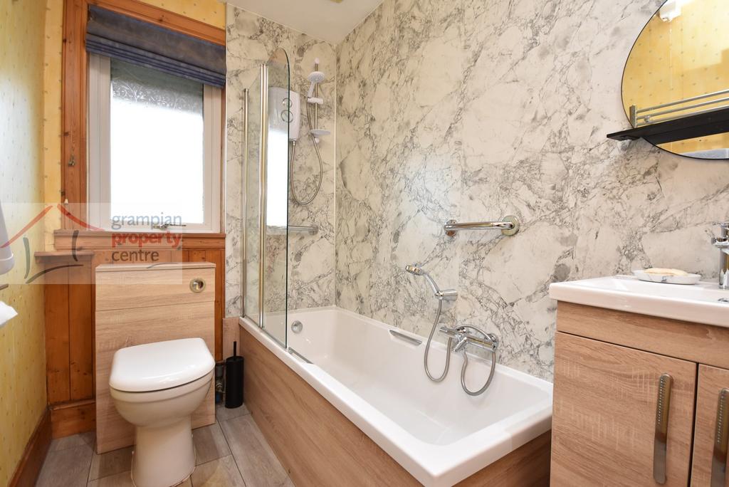 Bathroom .JPG