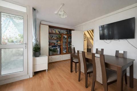 3 bedroom flat for sale, Fern Street, London E3