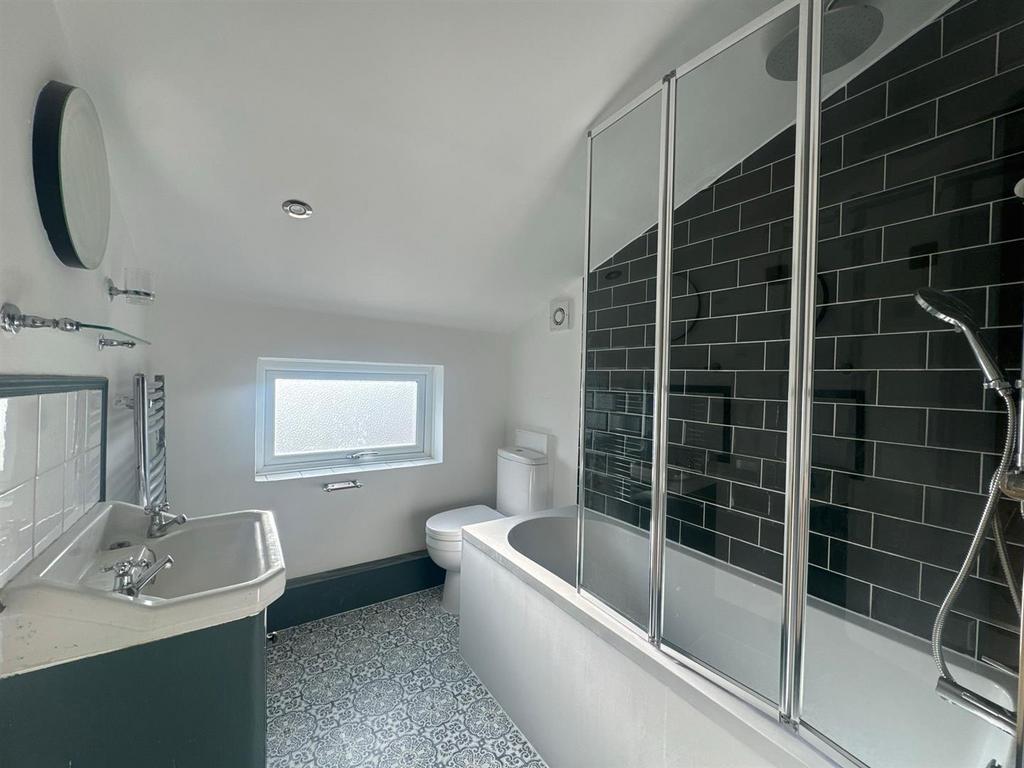 Bathroom 1.jpeg