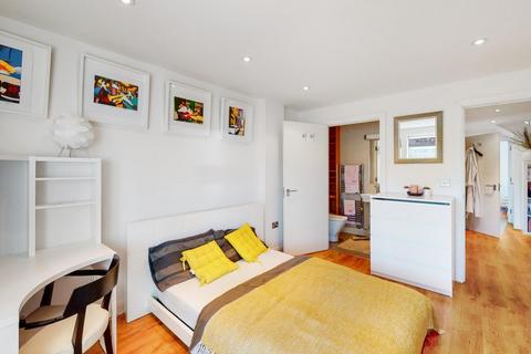 undefined, Scriven Street, London