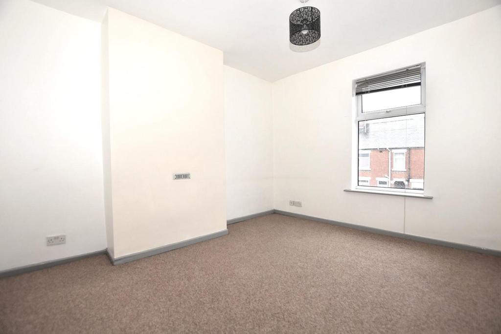 Bedroom 3 1.JPG