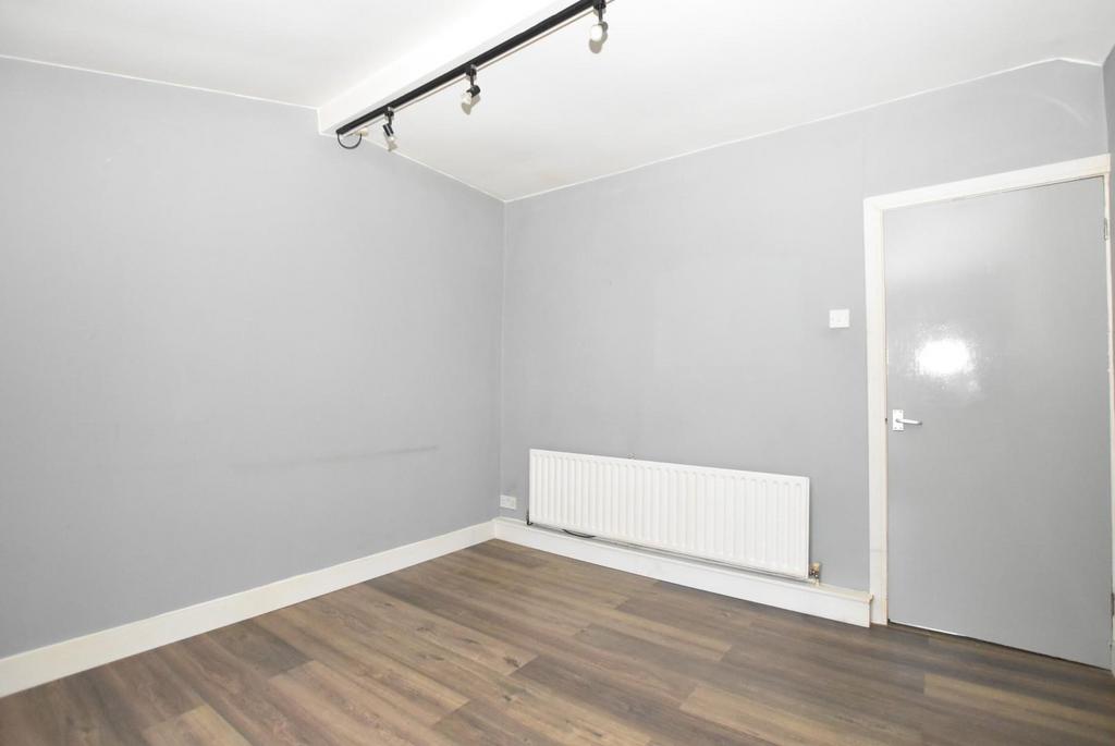 Bedroom 1 3.JPG