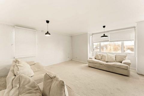 2 bedroom flat to rent, Bolton Road, London W4