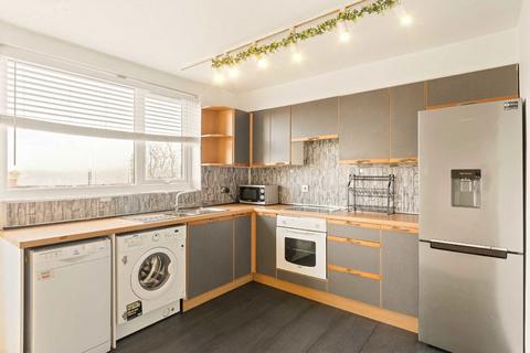 2 bedroom flat to rent, Bolton Road, London W4