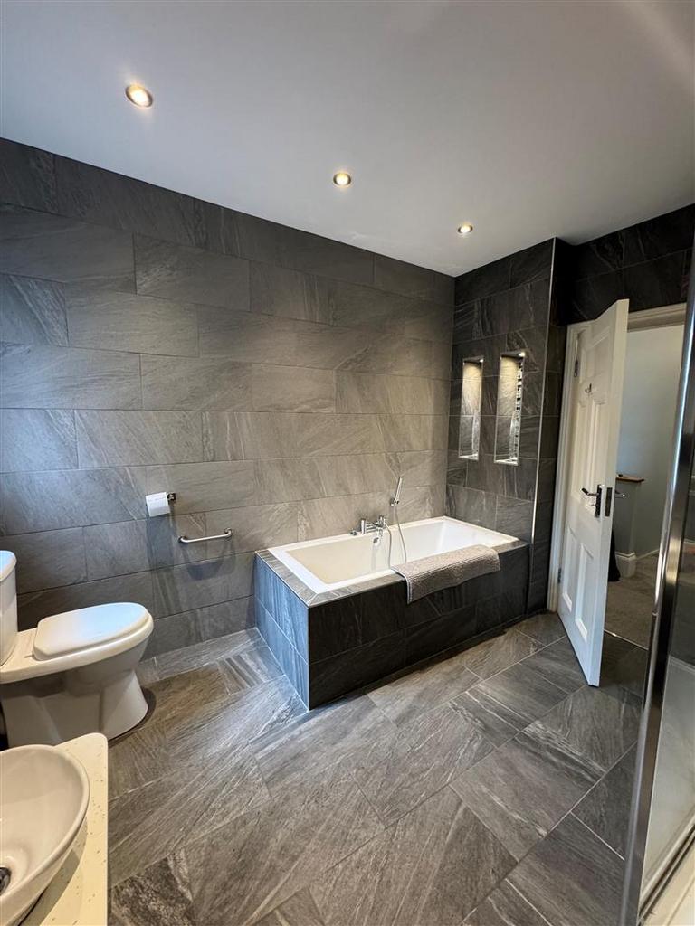 Bathroom 1.jpg