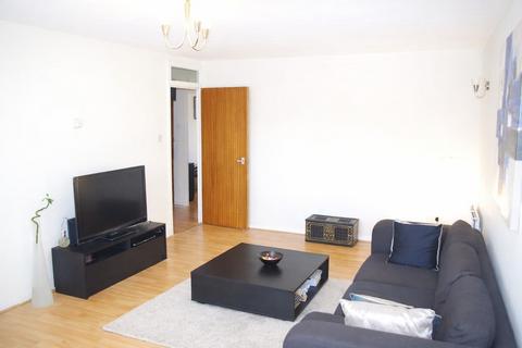 2 bedroom flat to rent, Two Bedroom Flat Wheatley Close NW4