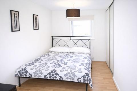 2 bedroom flat to rent, Two Bedroom Flat Wheatley Close NW4